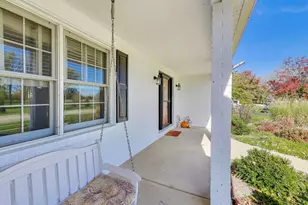 402 Hankes Rd, Sugar Grove, IL 60554 - Photo 4