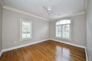 325 Delnor Glen Dr, Saint Charles, IL 60174 - Photo 2