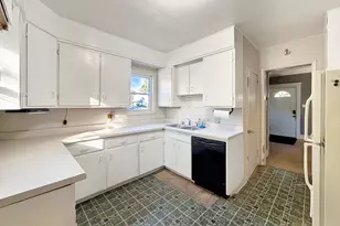 1468 S Float Ave, Freeport, IL 61032 - Photo 6