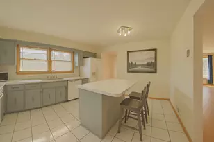 10001 S Komensky Ave, Oak Lawn, IL 60453 - Photo 8