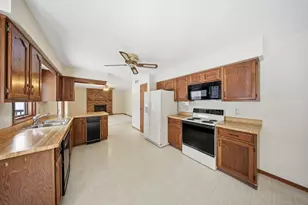 2010 Cimarron Dr, Freeport, IL 61032 - Photo 6