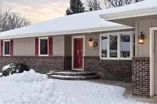 2010 Cimarron Dr, Freeport, IL 61032 - Photo 2