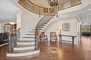 2041 Tremont Ct, Libertyville, IL 60048 - Photo 4