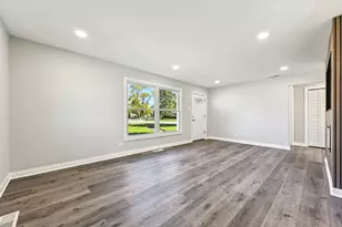 275 Blackhawk Dr, Park Forest, IL 60466 - Photo 10