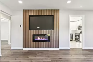 275 Blackhawk Dr, Park Forest, IL 60466 - Photo 8