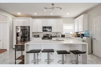 2614 W Morse Avenue, Chicago, IL 60645 - Photo 6