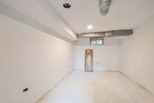 2614 W Morse Ave, Chicago, IL 60645 - Photo 12