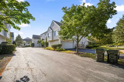 602 S Rosehall Lane, Round Lake, IL 60073 - Photo 4