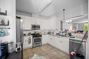 602 S Rosehall Ln, Round Lake, IL 60073 - Photo 8