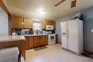 352 S Vermillion St, Paxton, IL 60957 - Photo 8