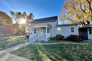 352 S Vermillion St, Paxton, IL 60957 - Photo 2