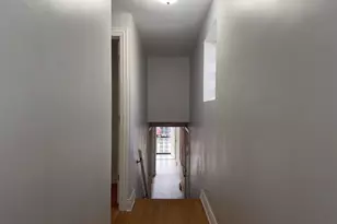 9013 S Kingston Ave, Chicago, IL 60617 - Photo 8