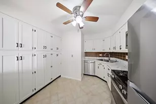 291 Gregory St, Aurora, IL 60504 - Photo 4