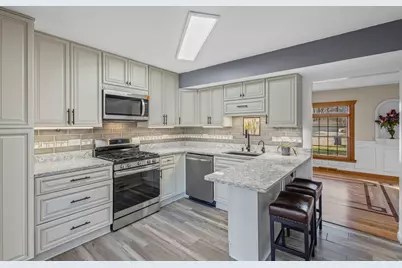 1323 S Roselle Road, Schaumburg, IL 60193 - Photo 12