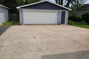 215 Brice Ave, Mundelein, IL 60060 - Photo 2