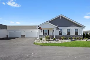 1071 Williamsburg St, Pingree Grove, IL 60140 - Photo 2