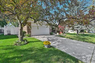 820 School Ave, Matteson, IL 60443 - Photo 2