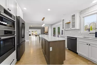 980 Persimmon Court, Saint Charles, IL 60174 - Photo 8