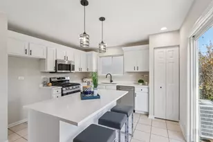 2060 Lyndhurst Ln, Aurora, IL 60503 - Photo 10