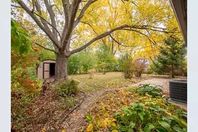 418 Tanglewood Drive, Streamwood, IL 60107 - Photo 12