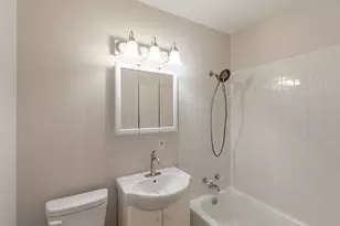 418 Tanglewood Dr, Streamwood, IL 60107 - Photo 10