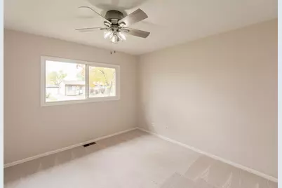 418 Tanglewood Drive, Streamwood, IL 60107 - Photo 8