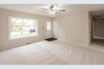 418 Tanglewood Drive, Streamwood, IL 60107 - Photo 2