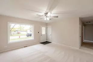 418 Tanglewood Dr, Streamwood, IL 60107 - Photo 2