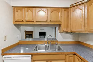 1297 Woodlake Dr, Carol Stream, IL 60188 - Photo 10