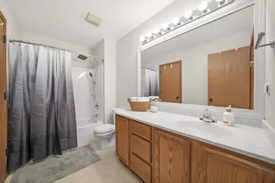 144 Spring Court N, Carpentersville, IL 60110 - Photo 18