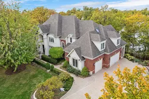 817 Lakeview Ln, Burr Ridge, IL 60527 - Photo 4