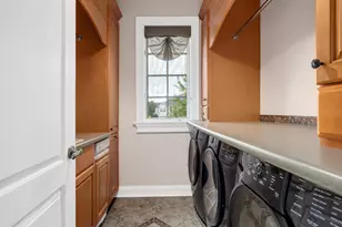 817 Lakeview Ln, Burr Ridge, IL 60527 - Photo 54