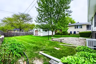 405 Baldwin Ave, Waukegan, IL 60085 - Photo 16