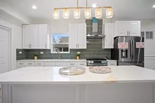 308 Schwab St, Thornton, IL 60476 - Photo 4