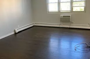 2420 W Berwyn Ave, Chicago, IL 60625 - Photo 2