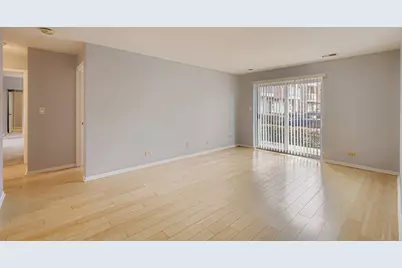 707 W Central Road #A6, Mount Prospect, IL 60056 - Photo 4