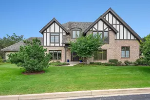 802 Kenmare Dr, Burr Ridge, IL 60527 - Photo 1