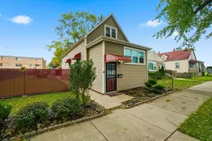 12412 S Lincoln St, Calumet Park, IL 60827 - Photo 2