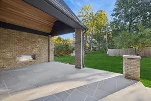 331 Forest Rd, Hinsdale, IL 60521 - Photo 4