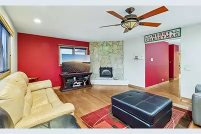 132 Tanglewood Drive, Elk Grove Village, IL 60007 - Photo 4