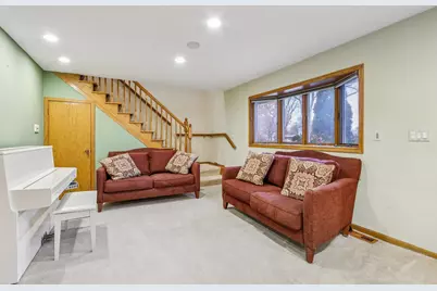 132 Tanglewood Drive, Elk Grove Village, IL 60007 - Photo 8