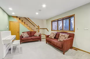 132 Tanglewood Dr, Elk Grove Village, IL 60007 - Photo 8