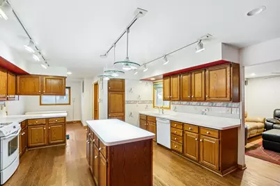 132 Tanglewood Drive, Elk Grove Village, IL 60007 - Photo 10