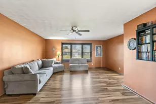 19474 Hahn Dr, Dekalb, IL 60115 - Photo 6