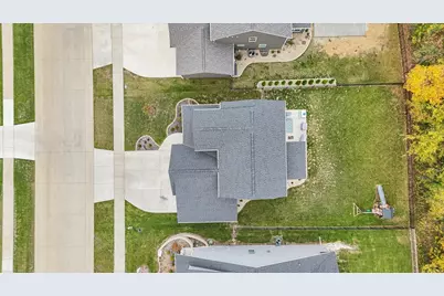 1311 Ravenwood Drive, Mahomet, IL 61853 - Photo 54