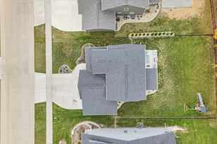 1311 Ravenwood Dr, Mahomet, IL 61853 - Photo 54