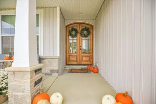 1311 Ravenwood Dr, Mahomet, IL 61853 - Photo 2