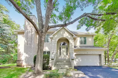 11 Beaconsfield Court, Lincolnshire, IL 60069 - Photo 1