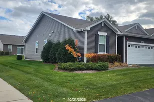 242 Sussex Ln, North Aurora, IL 60542 - Photo 4