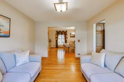 932 Kentucky Lane, Elk Grove Village, IL 60007 - Photo 8